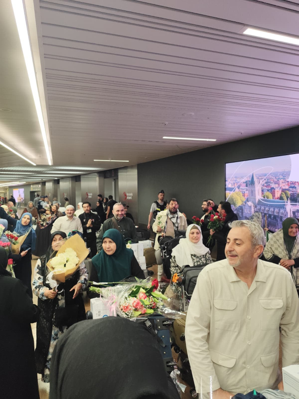 Hacılarımızı Brüksel Havalimanı’nda Büyük Bir Sevinçle Karşıladık